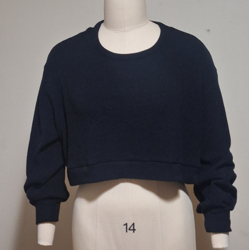 Ingrid & Isabel Black Boxy Crop Sweatshirt 3/4 Sleeve